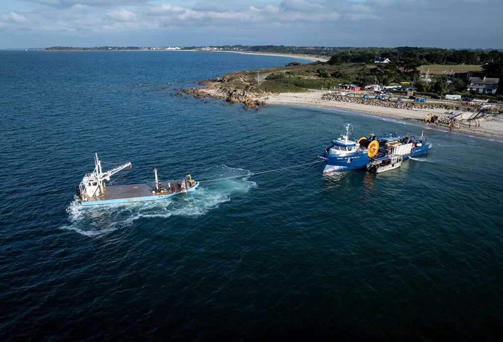 Pose de câbles entre le continent et les îles
