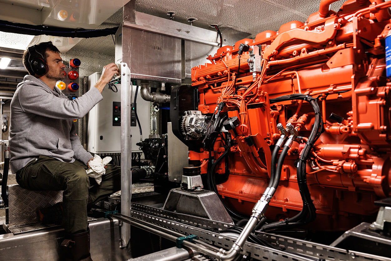 La salle des machines du navire le Men Du, Seaway Offshore